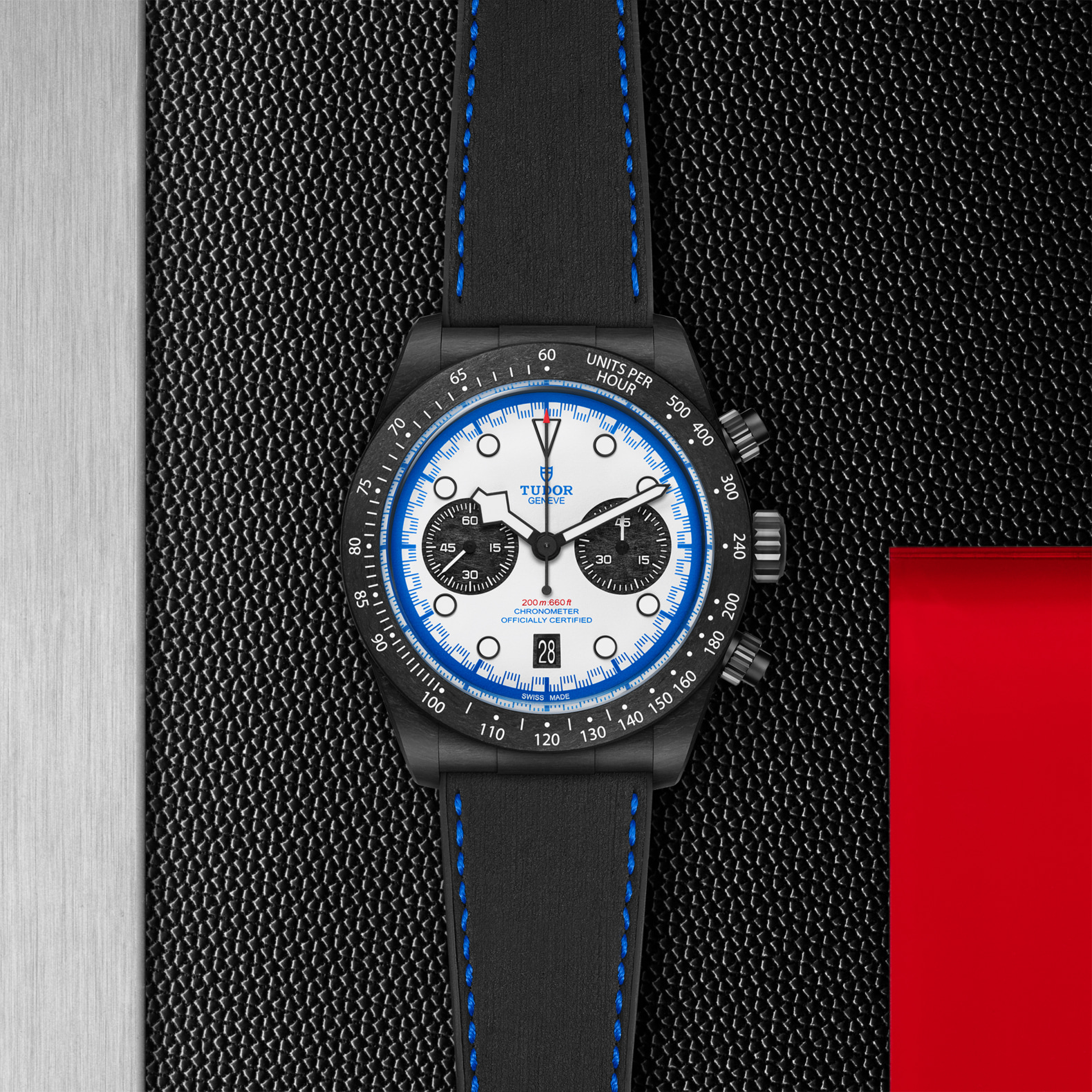 TUDOR Black Bay Chrono Boîtier en carbone noir 42 mm Cadran blanc Bracelet hybride en cuir et caoutchouc avec motif pneus – Image 4