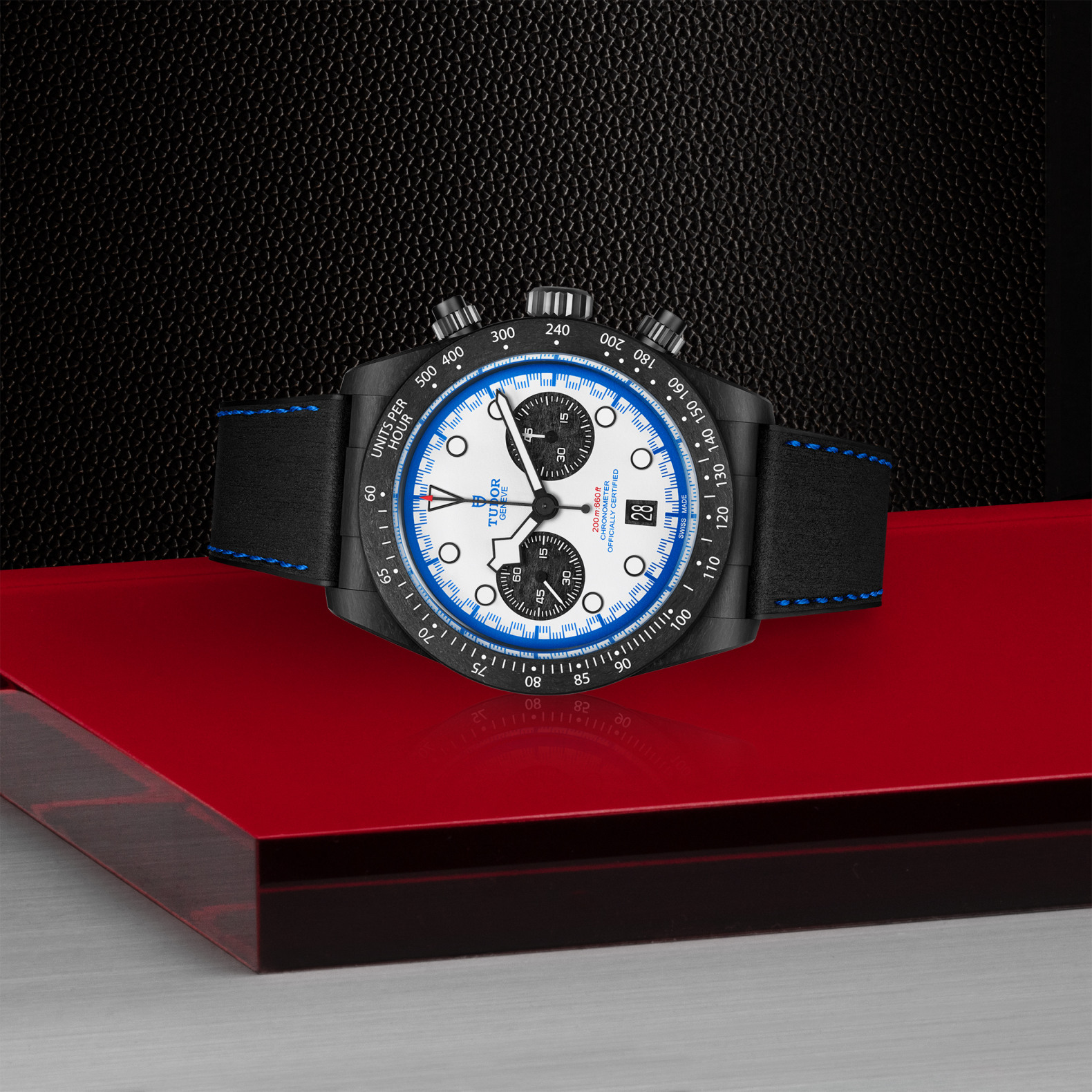 TUDOR Black Bay Chrono Boîtier en carbone noir 42 mm Cadran blanc Bracelet hybride en cuir et caoutchouc avec motif pneus – Image 3