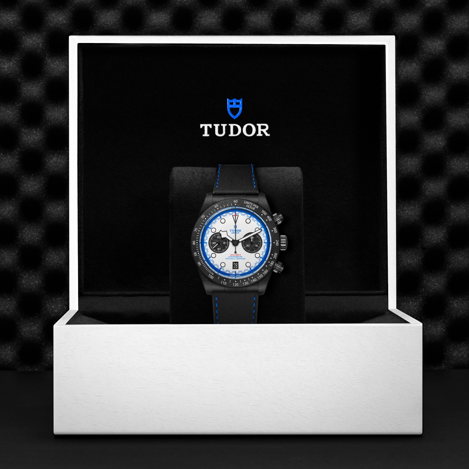TUDOR Black Bay Chrono Boîtier en carbone noir 42 mm Cadran blanc Bracelet hybride en cuir et caoutchouc avec motif pneus – Image 2