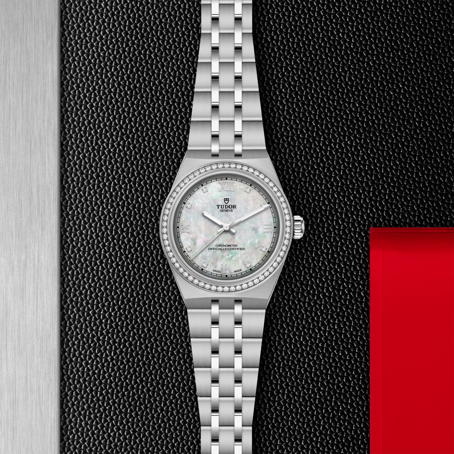 TUDOR Royal Boîtier en acier 30 mm Bracelet en acier Lunette en acier sertie de diamants Cadran nacre – Image 3