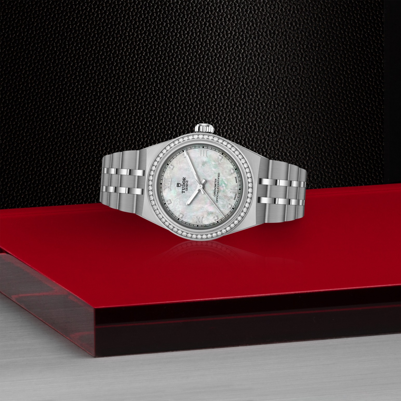 TUDOR Royal Boîtier en acier 30 mm Bracelet en acier Lunette en acier sertie de diamants Cadran nacre – Image 4